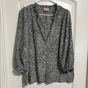 Show Me Your MuMu large v neck button up Black and White Women's Top